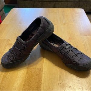 Sketchers slip on with leather